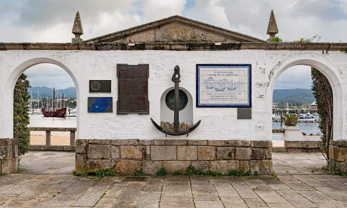 The whitewashed arcade and anchor of the monument to La Pinta’s arrival on Baiona’s seafront